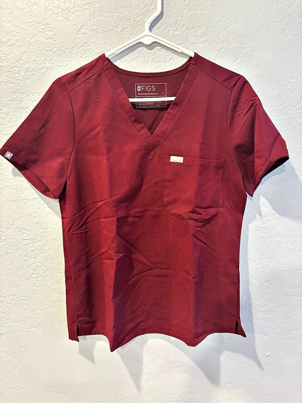 FIGS Catarina Three-Pocket Scrub Top Burgundy Small
